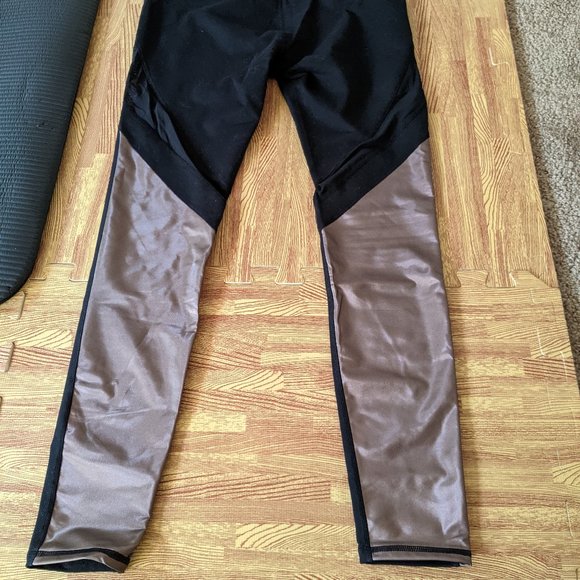 Fabletics Legging Bundle: Salar and Mosaic - Picture 4 of 10